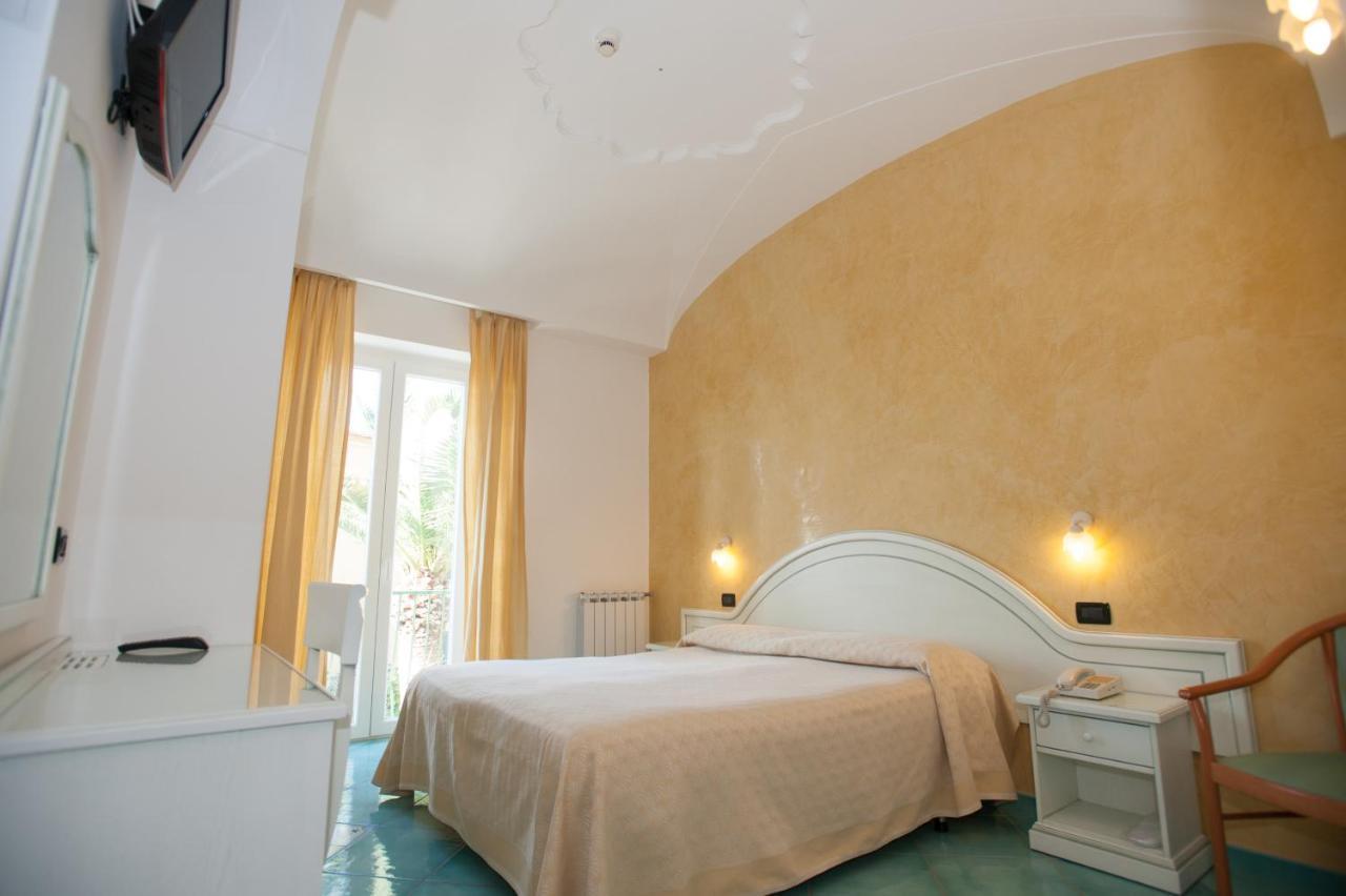 Hotel Villa Sirena - Thermae & Spa Ísquia Exterior foto